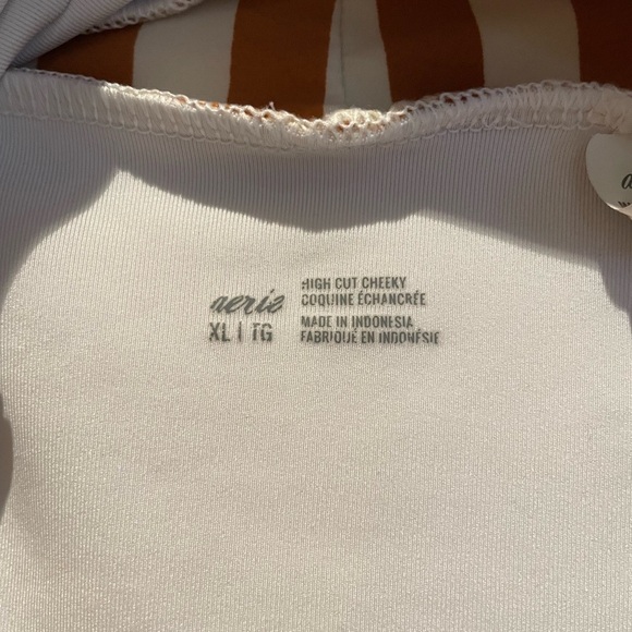 Aerie high cut cheeky bikini bottoms - Picture 2 of 3